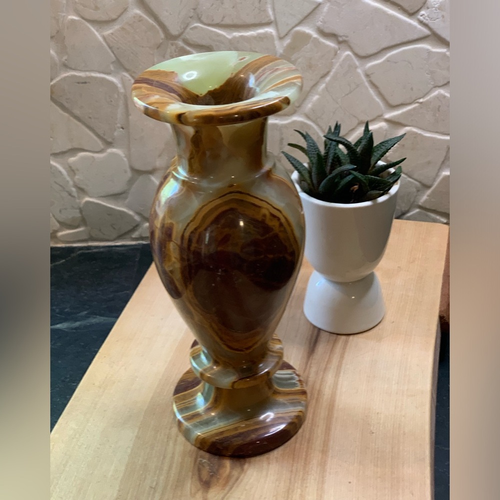 VINTAGE | Onyx Vase | 1 of 2